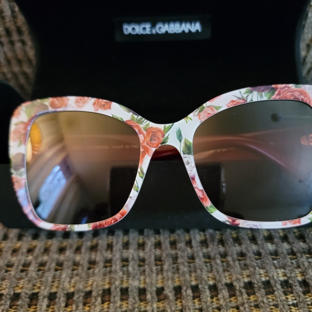 Authentic Dolce Gabbana sunglasses 👓